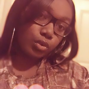 Meet your Posher, Alexis